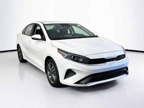 Used 2024 Kia Forte LXS w/ LXS Technology Package image 3