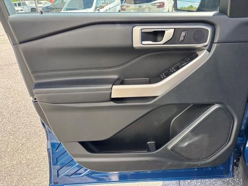 Used 2023 Ford Explorer XLT w/ Equipment Group 202A AWD/4WD image 8