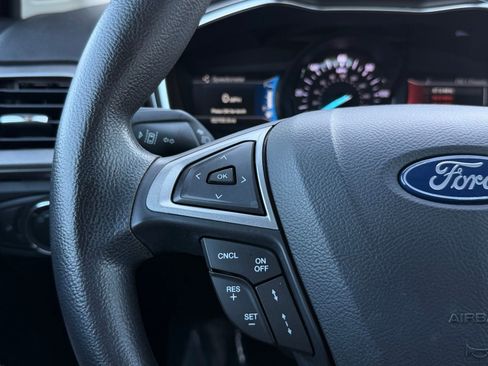 Used 2019 Ford Fusion SE FWD image 30