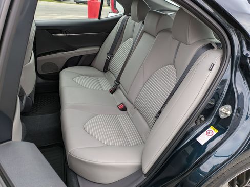 Used 2018 Toyota Camry SE w/ Moonroof Package FWD image 19