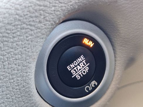 Used 2022 Chrysler Pacifica Touring-L image 21