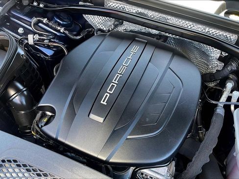 Used 2018 Porsche Macan AWD/4WD image 7