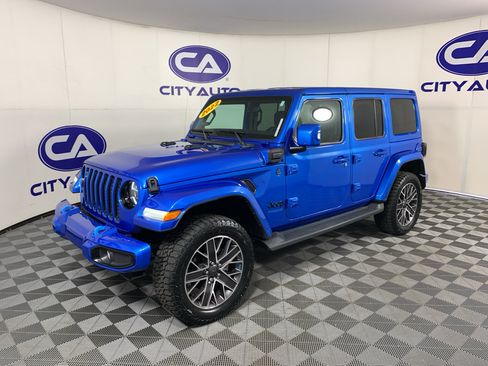 Used 2022 Jeep Wrangler Unlimited Sahara AWD/4WD image 7