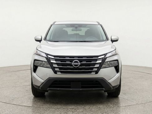 Used 2025 Nissan Rogue SV image 2