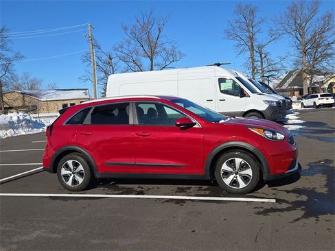 Used 2018 Kia Niro LX image 2