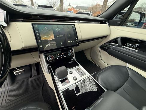 Used 2023 Land Rover Range Rover Long Wheelbase SE image 17