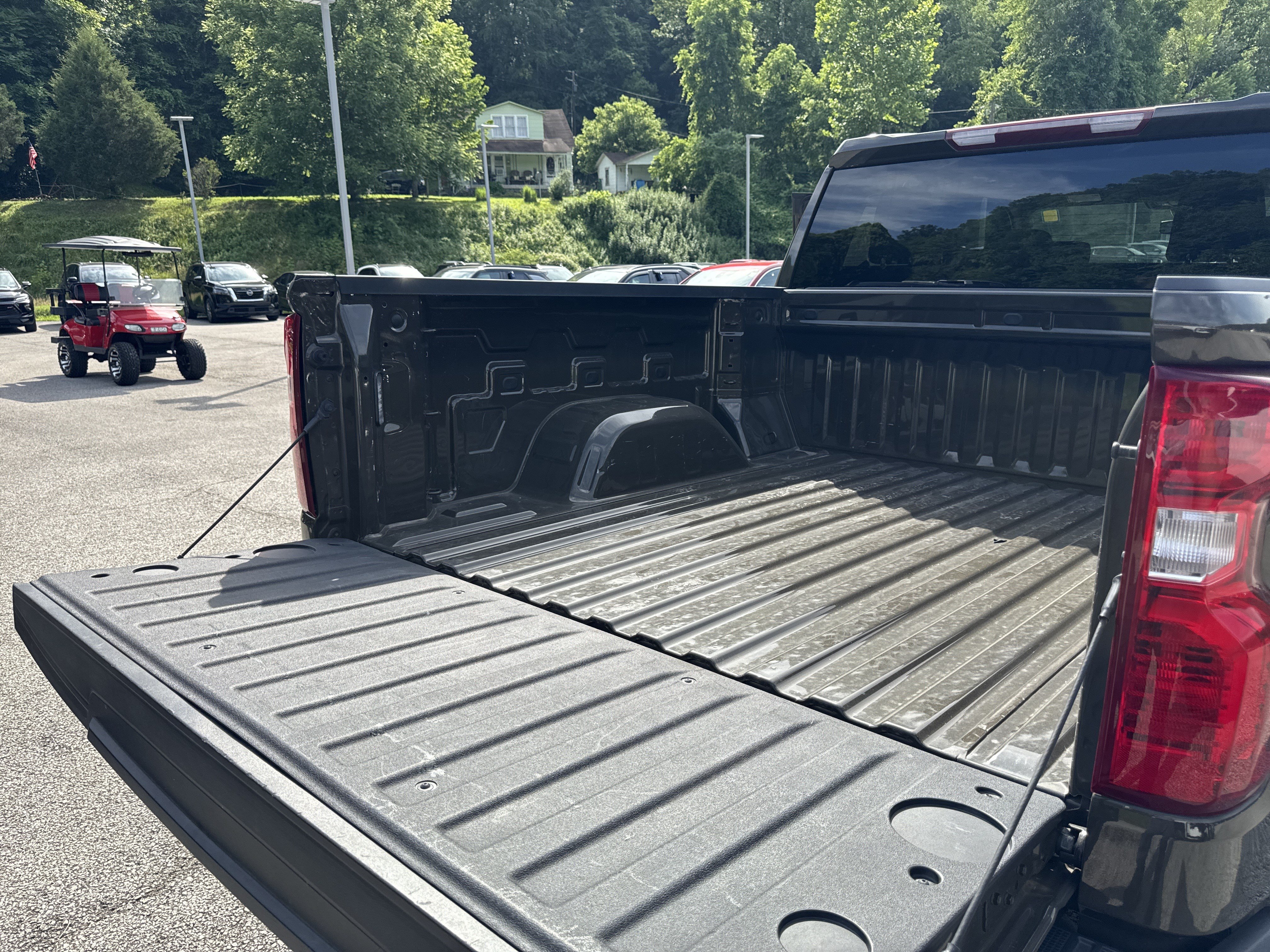 Used 2023 Chevrolet Silverado 1500 LT AWD/4WD image 18
