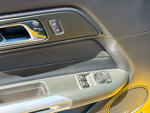 Used 2016 Ford Mustang Coupe RWD image 19