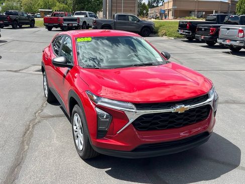 Used 2026 Chevrolet Trax LS FWD image 5