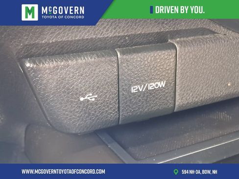 Used 2022 Toyota Camry SE w/ Convenience Package FWD image 32