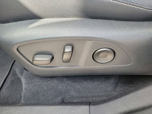 Used 2025 Chevrolet Traverse LT w/ Driver Confidence Package image 25