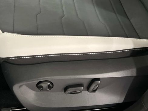 New 2026 Volkswagen Taos SE FWD image 14