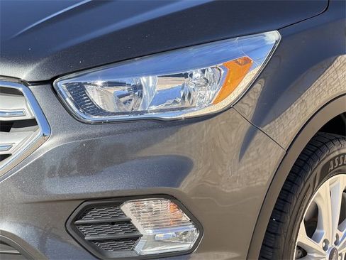 Used 2018 Ford Escape SE w/ SE Sync 3 Package image 4