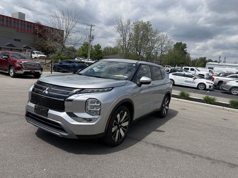 Used 2025 Mitsubishi Outlander SE FWD image 7