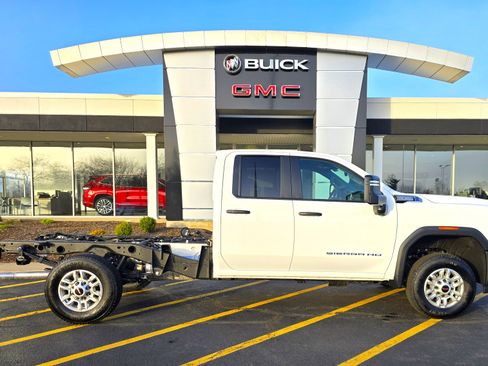 New 2026 GMC Sierra 2500 Pro w/ Convenience Package AWD/4WD image 9