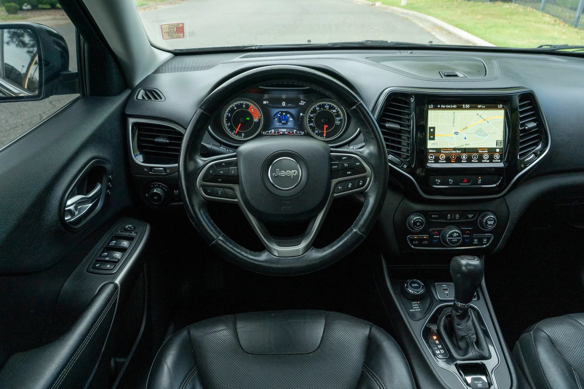 Used 2019 Jeep Cherokee Limited w/ Technology Group AWD/4WD image 18