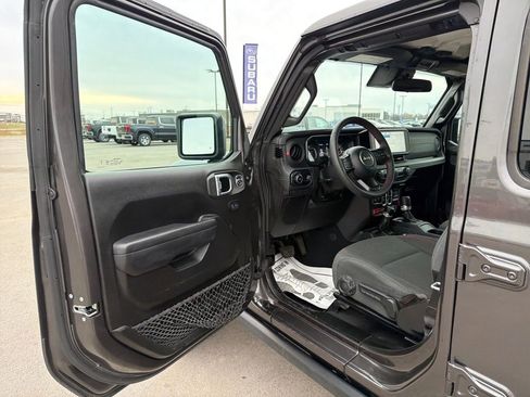 Used 2025 Jeep Wrangler Unlimited Rubicon image 17