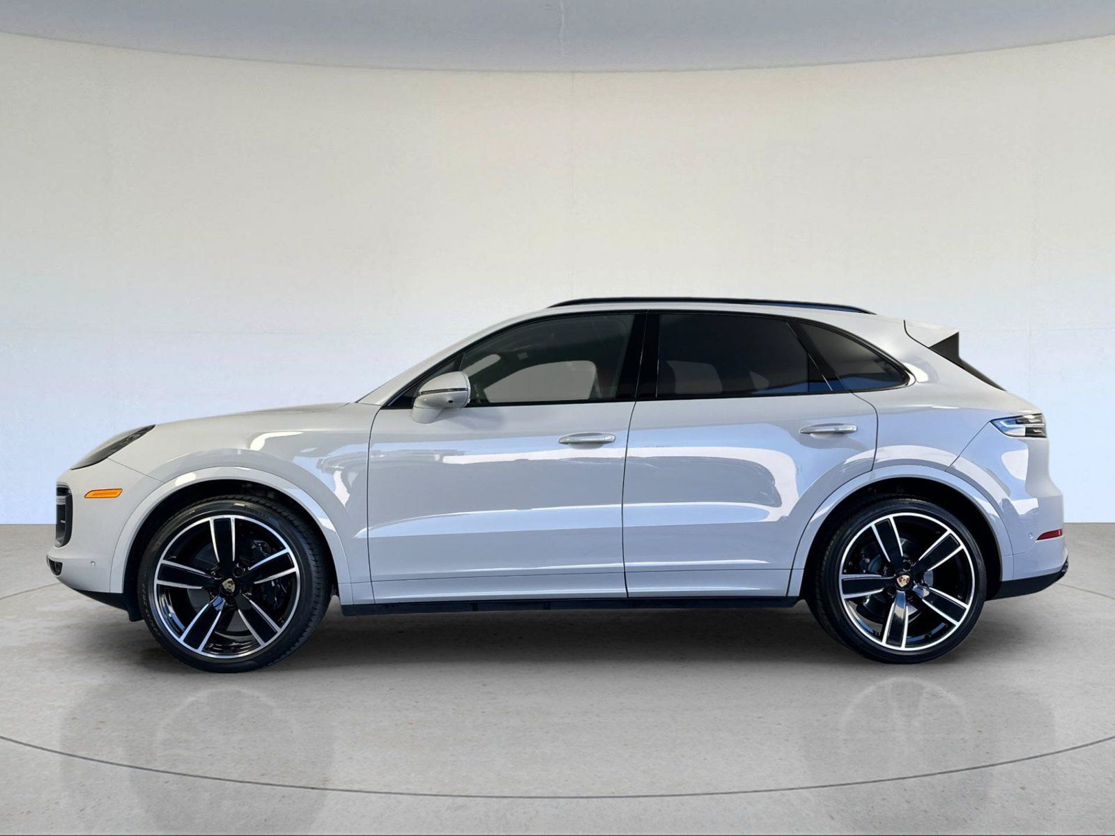 Certified 2022 Porsche Cayenne Turbo AWD/4WD image 2