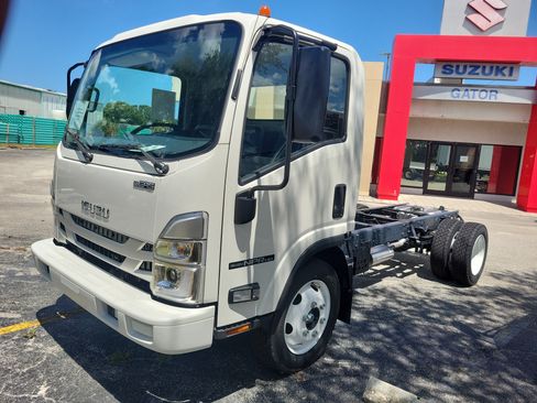 Used 2026 Isuzu NPR RWD image 2