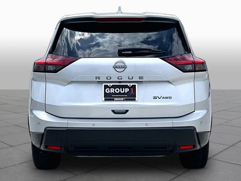 Used 2024 Nissan Rogue SV AWD/4WD image 5