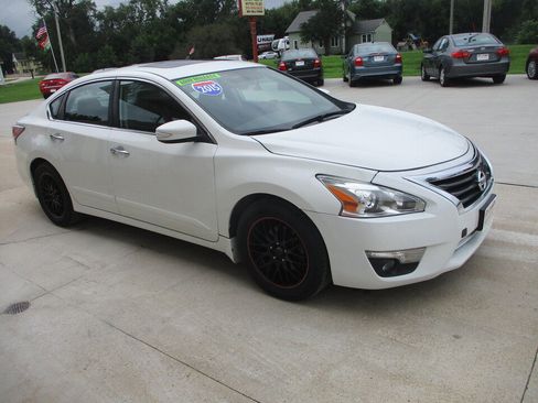 Used 2015 Nissan Altima 2.5 SV w/ Convenience Package FWD image 18