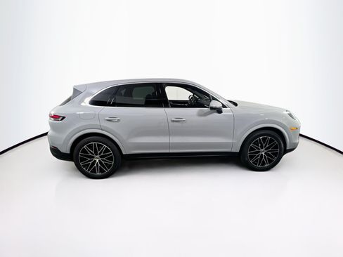 Used 2024 Porsche Cayenne AWD/4WD image 4