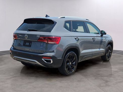 Used 2022 Volkswagen Taos SE FWD image 4