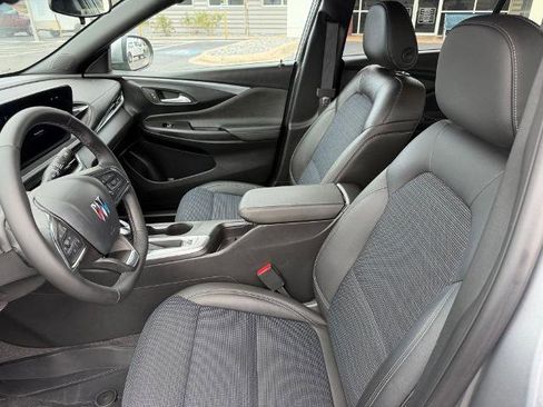 Used 2025 Buick Envista Preferred w/ Convenience I Package FWD image 11