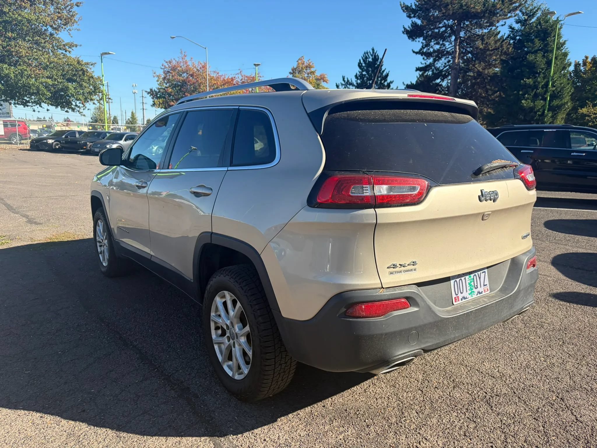 Used 2015 Jeep Cherokee Latitude w/ Comfort/Convenience Group AWD/4WD image 5