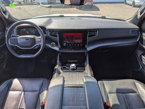 Used 2023 Jeep Wagoneer L Series II AWD/4WD image 27