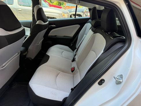 Used 2022 Toyota Prius LE FWD image 6