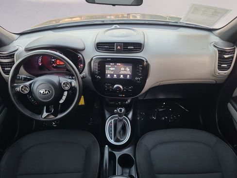 Used 2018 Kia Soul + image 17