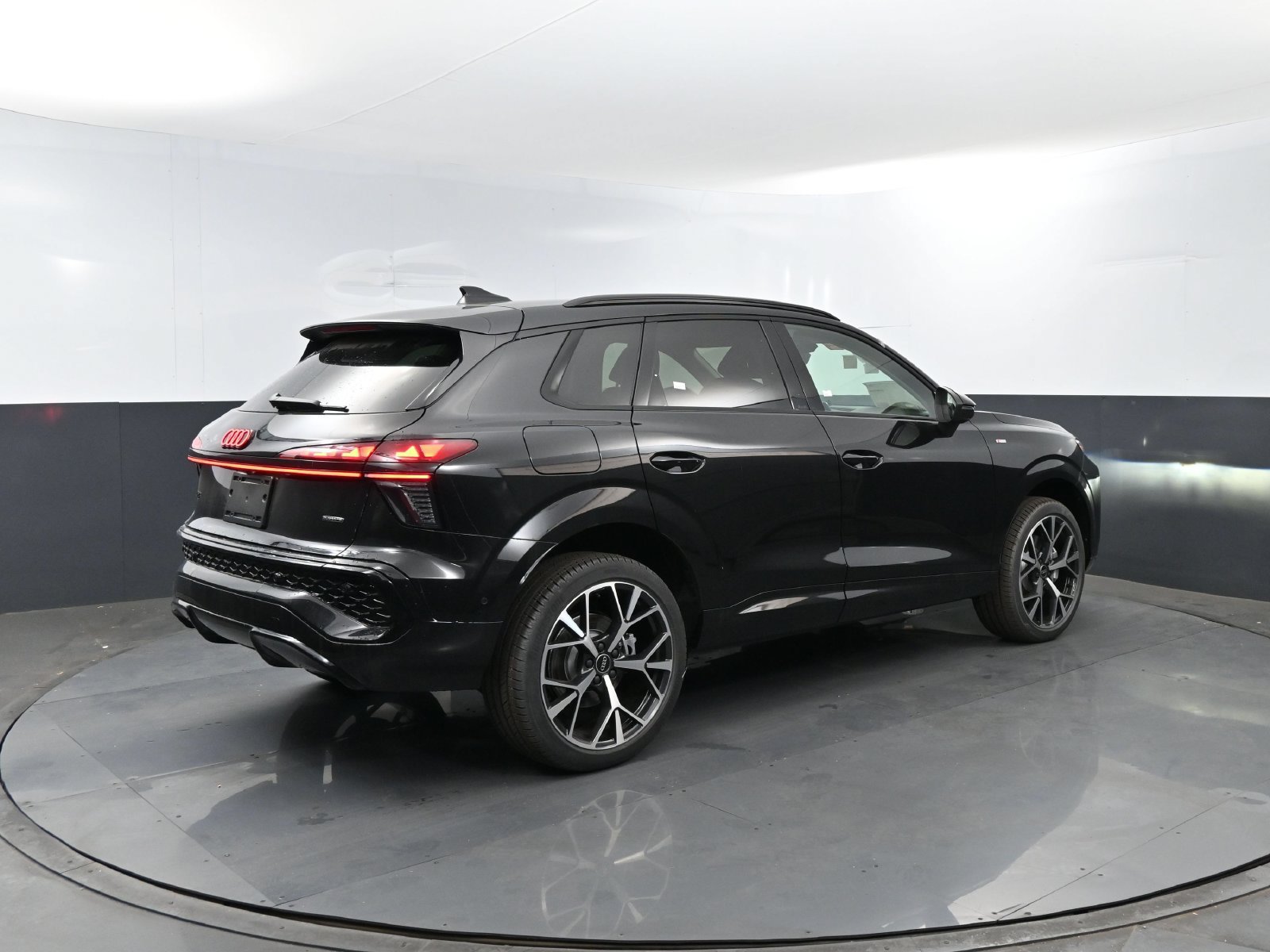 New 2026 Audi Q3 quattro 2.0T AWD/4WD image 25