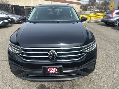 Used 2022 Volkswagen Tiguan SE w/ Panoramic Sunroof Package AWD/4WD image 10