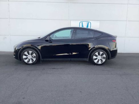 Used 2023 Tesla Model Y Long Range AWD/4WD image 2