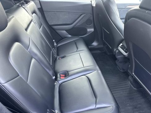 Used 2025 Tesla Model Y Long Range AWD/4WD image 16