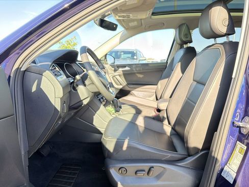 Used 2021 Volkswagen Tiguan SE w/ Panoramic Sunroof Package FWD image 11