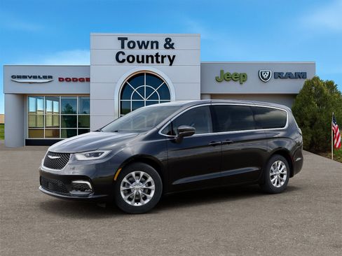 New 2026 Chrysler Pacifica Limited image 2