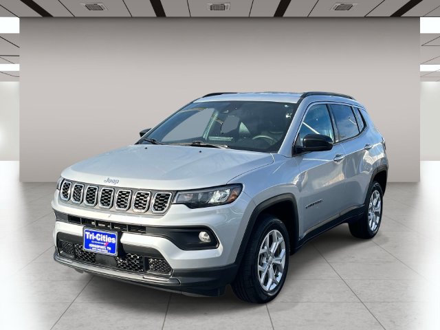 Used 2024 Jeep Compass Latitude AWD/4WD image 8