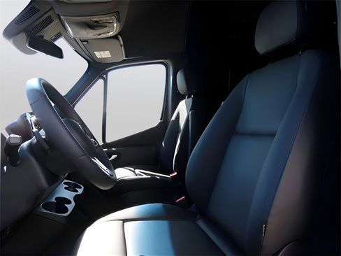 Used 2024 Mercedes-Benz Sprinter 2500 image 57