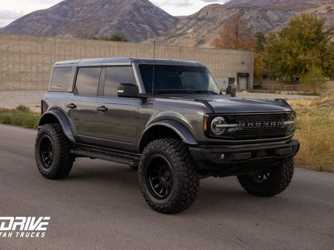 Used 2022 Ford Bronco Wildtrak image 2