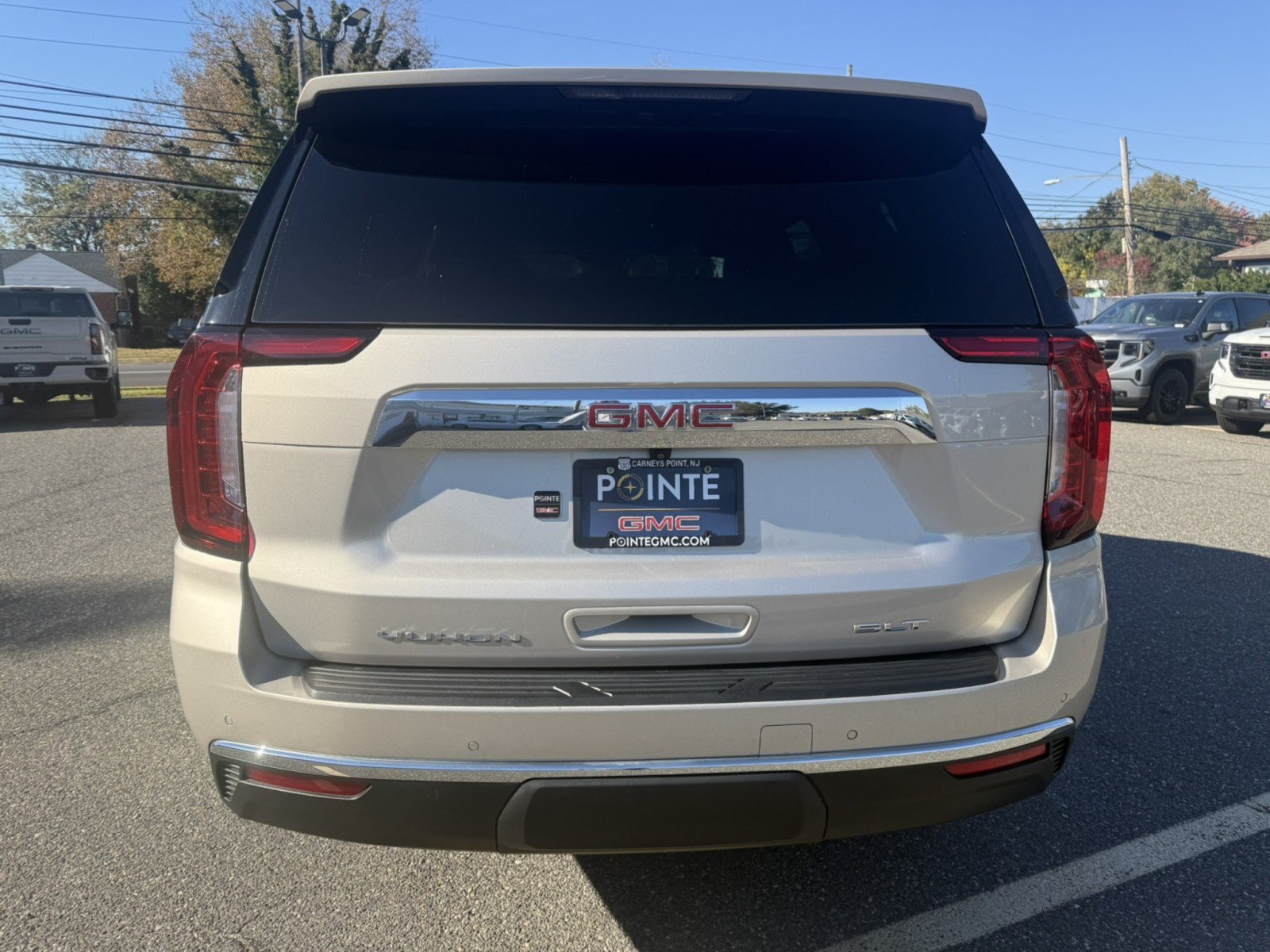 Used 2023 GMC Yukon SLT AWD/4WD image 4