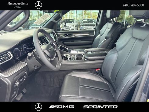 Used 2022 Jeep Wagoneer Series III AWD/4WD image 8