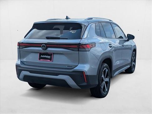 New 2025 Volkswagen Tiguan SE image 2