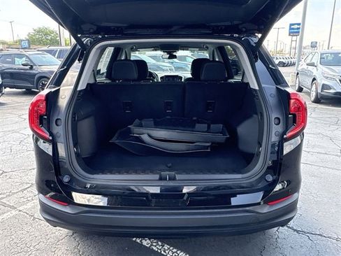 Used 2024 GMC Terrain SLE w/ Driver Convenience Package FWD image 24