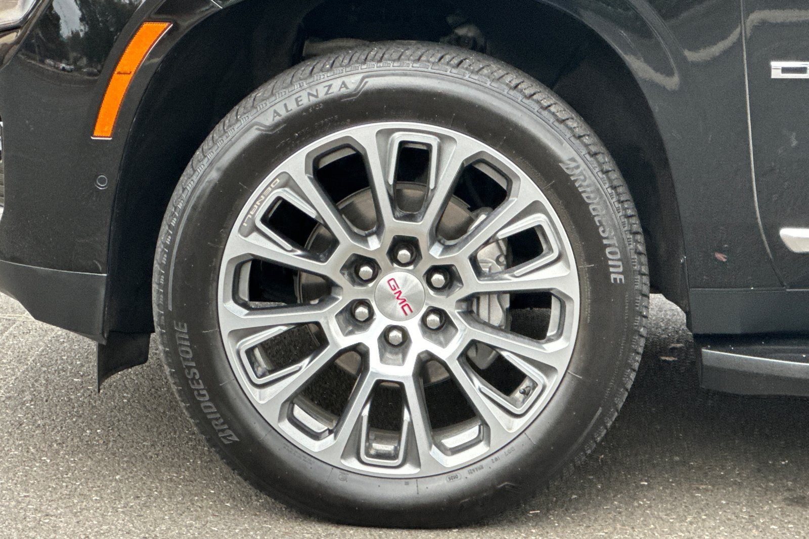 Used 2025 GMC Yukon XL Denali AWD/4WD image 25