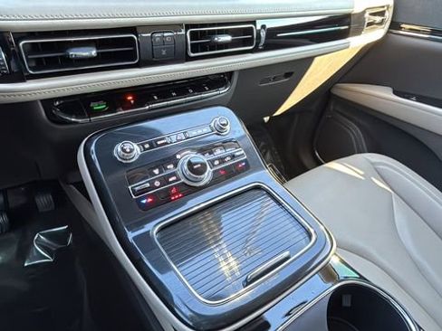 Used 2023 Lincoln Nautilus Standard w/ Premium Package image 14