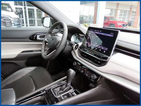 Certified 2025 Jeep Compass Limited AWD/4WD image 8