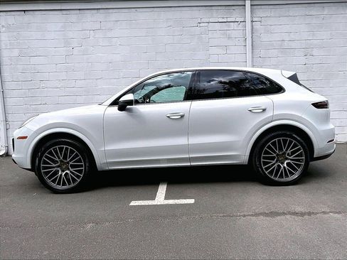 Certified 2023 Porsche Cayenne Platinum Edition AWD/4WD image 2
