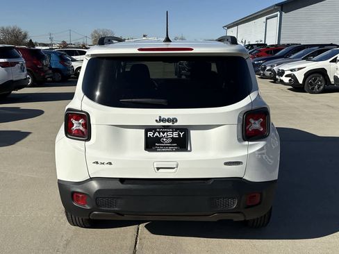 Used 2020 Jeep Renegade Latitude w/ Cold Weather Group image 5